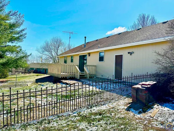 $309,900 | 14296 123rd Lane, Hoyt, KS 66440