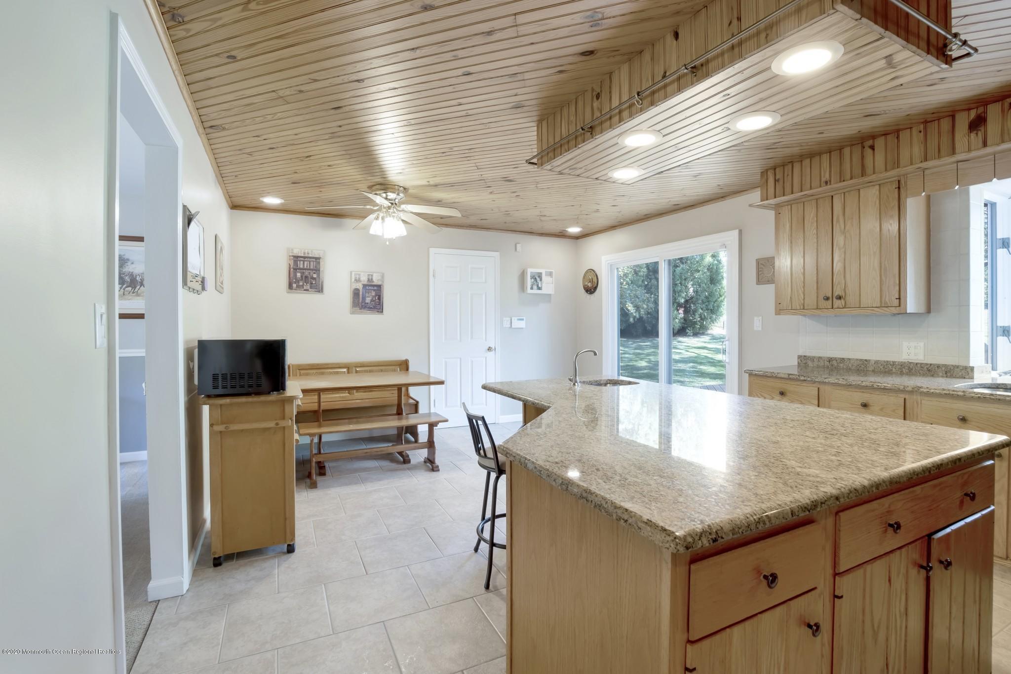 88 Millstone Road Millstone Township, NJ 08535 - Photo 5 of 41 Large eat-in kitchen w/ granite tops