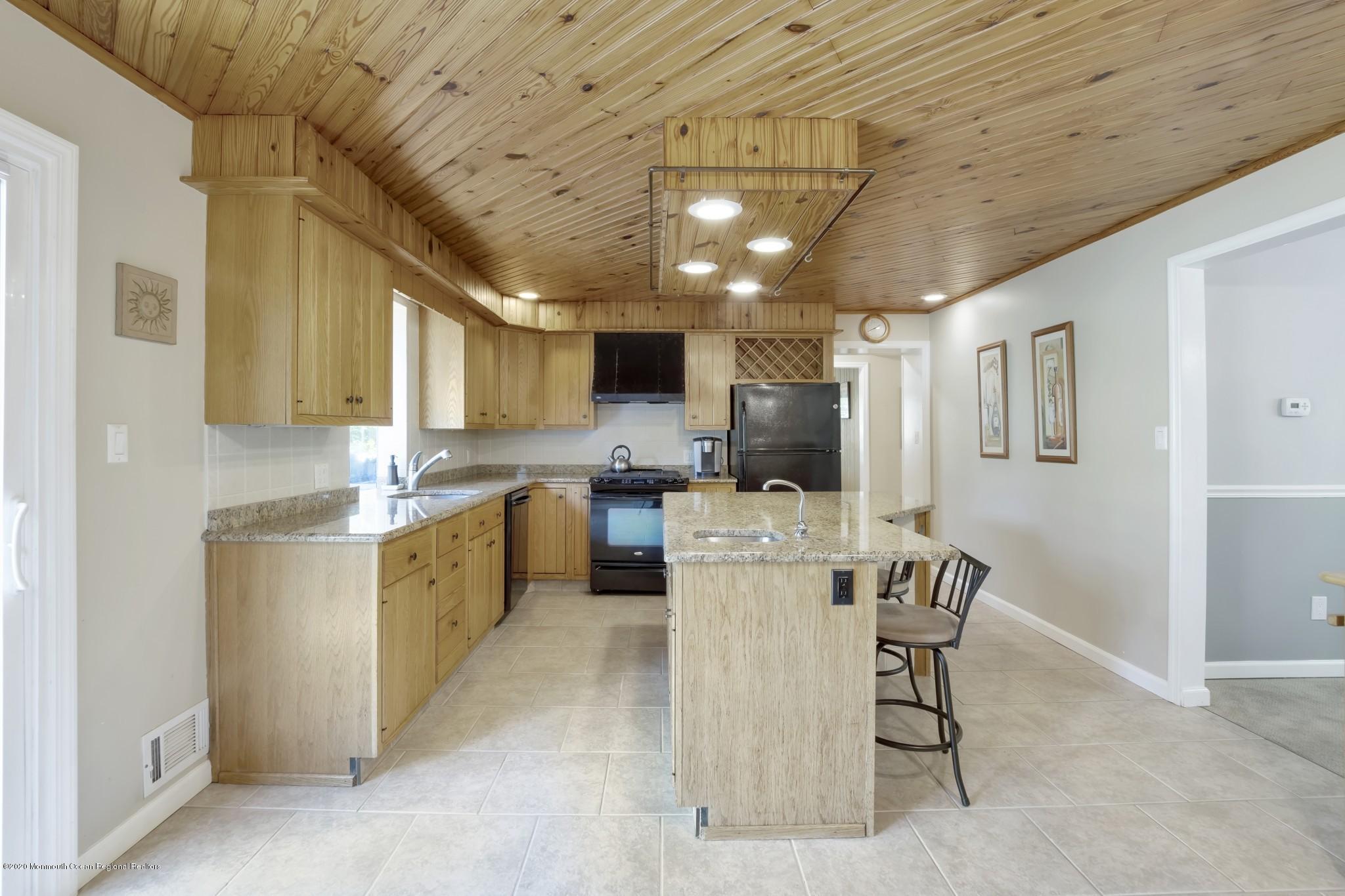 88 Millstone Road Millstone Township, NJ 08535 - Photo 6 of 41 Center Island