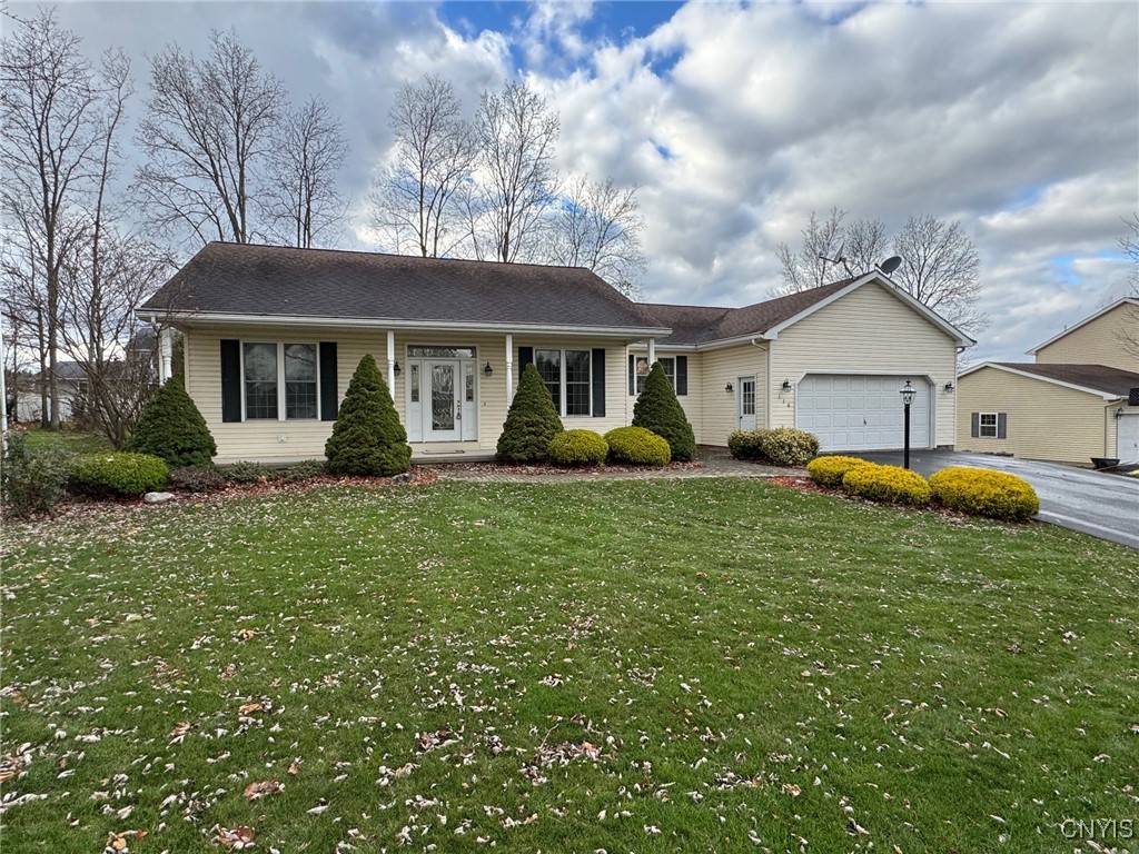 2,167 square foot Ranch with 9' high ceilings