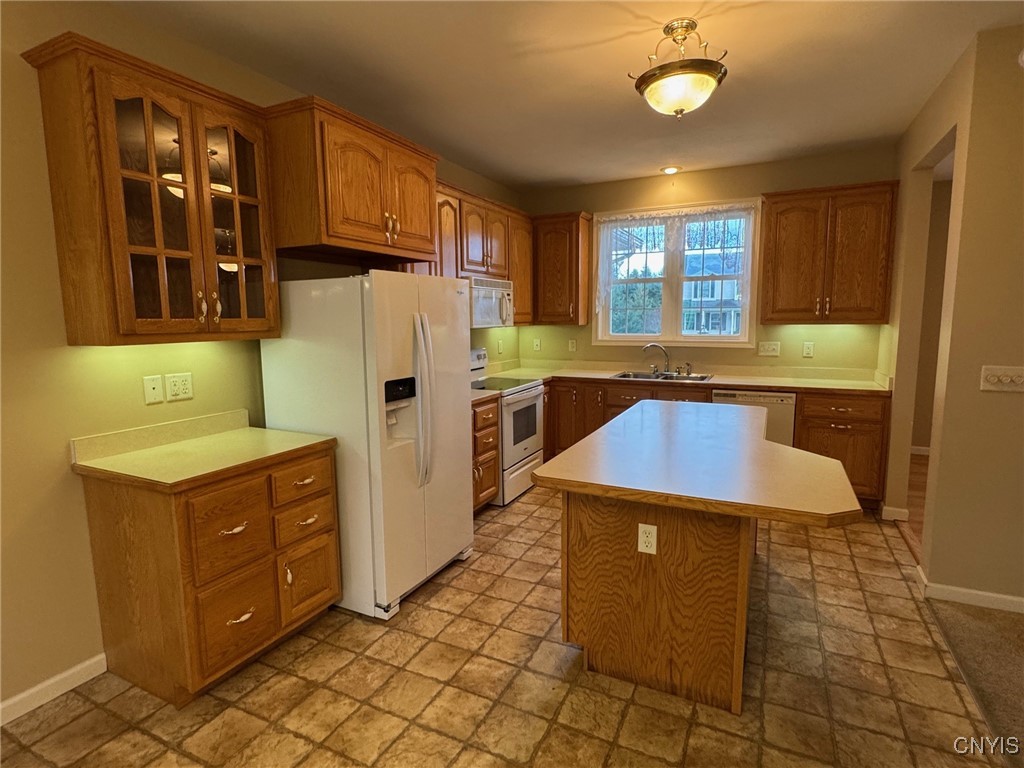 116 Hunt Valley Road Oneida, NY 13421 - Photo 12 of 32 Eat-in custom kitchen