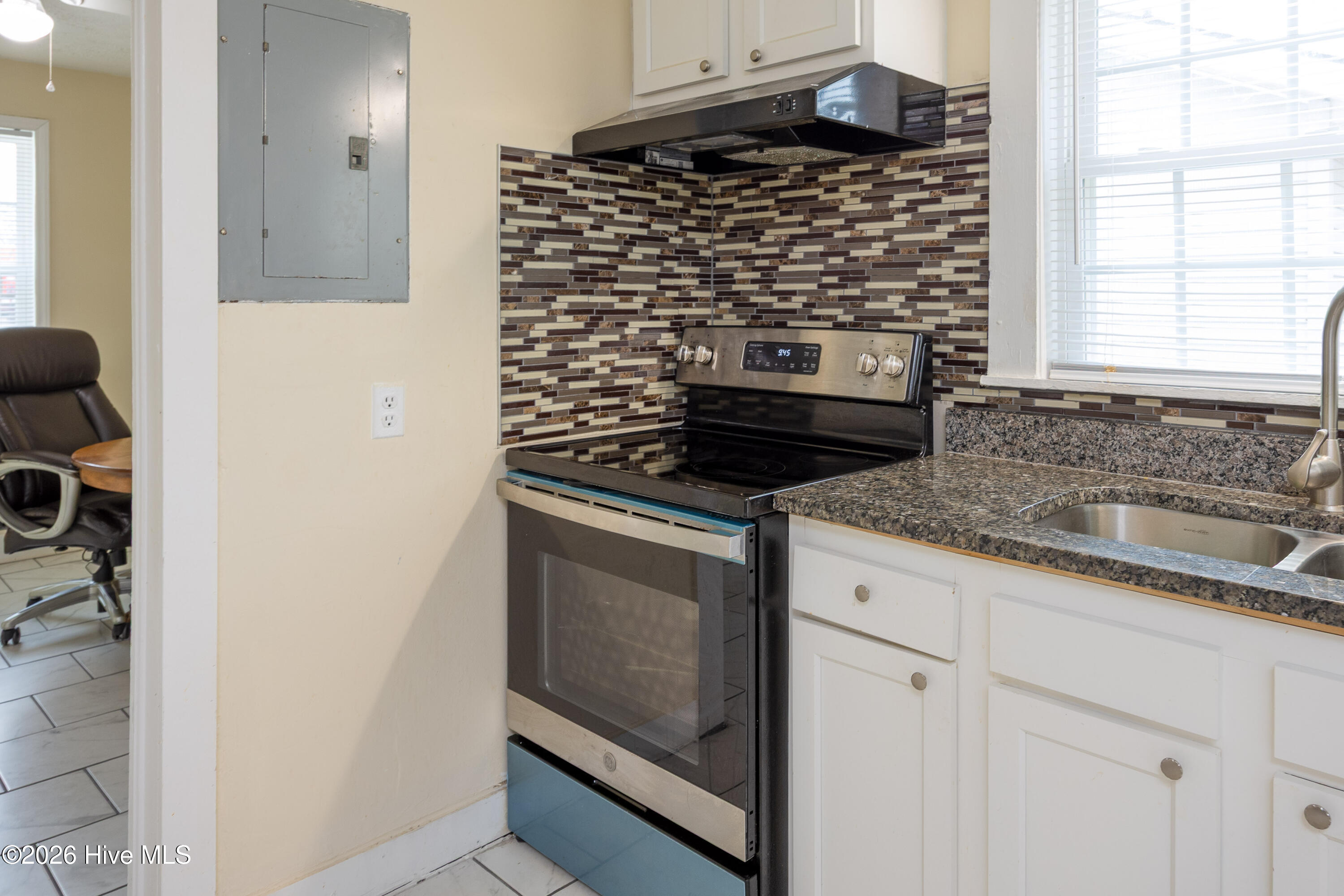 200 Southeast Boulevard Clinton, NC 28328 - Photo 5 of 22 200 Southeast Blvd-13