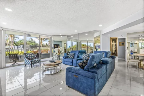 $1,100,000 | 5200 North Ocean Drive, Unit 102, Singer Island, FL 33404