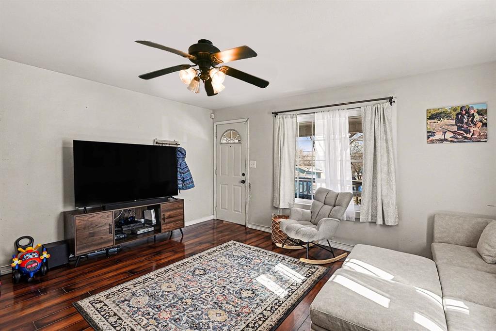 629 Alameda Road Azle, TX 76020 - Photo 4 of 30