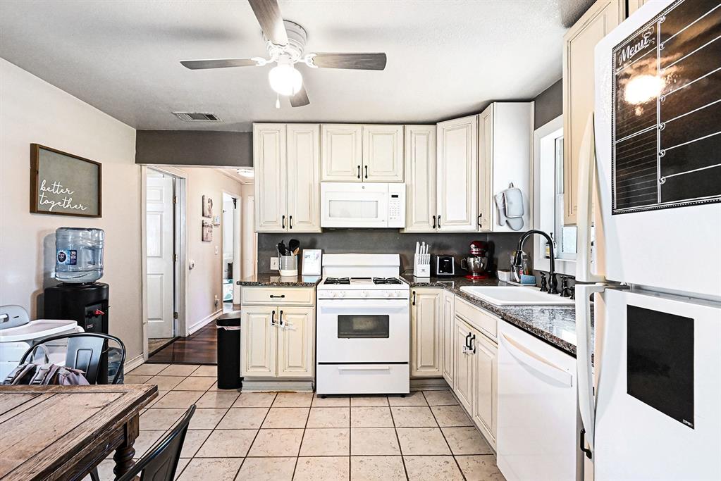 629 Alameda Road Azle, TX 76020 - Photo 9 of 30