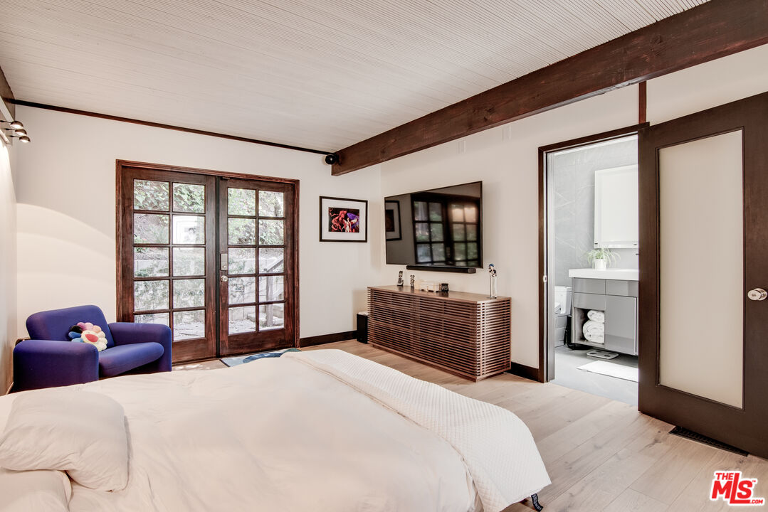 9624 Yoakum Drive Beverly Hills, CA 90210 - Photo 16 of 27 a bedroom with a large bed and a window