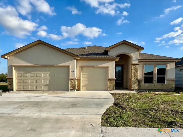 $419,900 | 2200 East Red River Street, Victoria, TX 77901