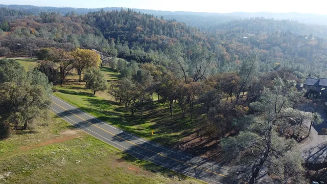 a view of a back yard of the house