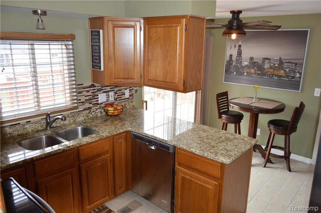 39976 Koppernick Road Canton, MI 48187 - Photo 5 of 16 Updated kitchen with all appliances included