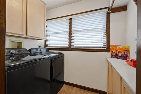 $260,000 | 217 Woodbridge Lane, Kansas City, MO 64145