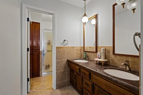 $260,000 | 217 Woodbridge Lane, Kansas City, MO 64145