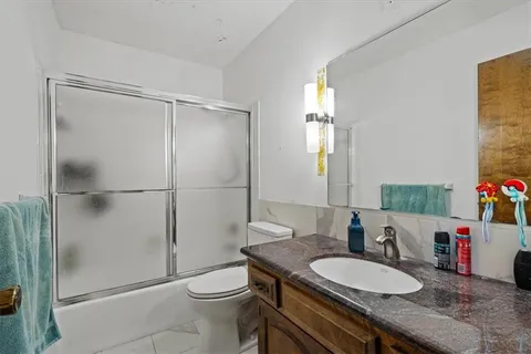 $260,000 | 217 Woodbridge Lane, Kansas City, MO 64145