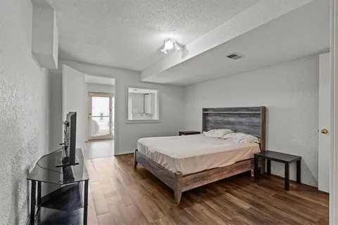 $260,000 | 217 Woodbridge Lane, Kansas City, MO 64145