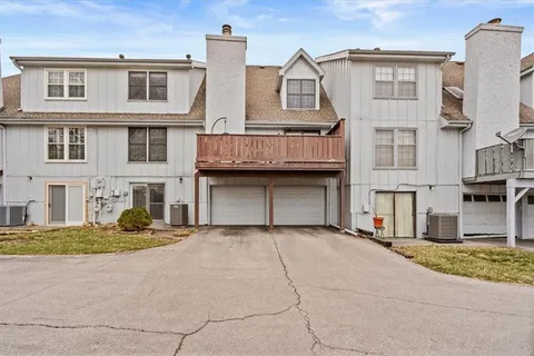 $260,000 | 217 Woodbridge Lane, Kansas City, MO 64145