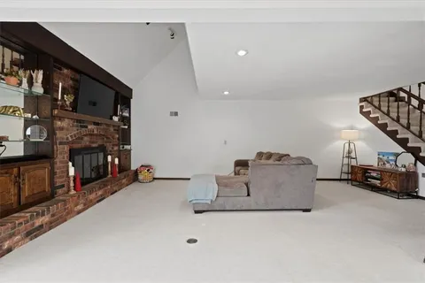 $260,000 | 217 Woodbridge Lane, Kansas City, MO 64145