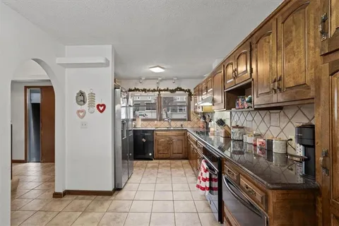 $260,000 | 217 Woodbridge Lane, Kansas City, MO 64145