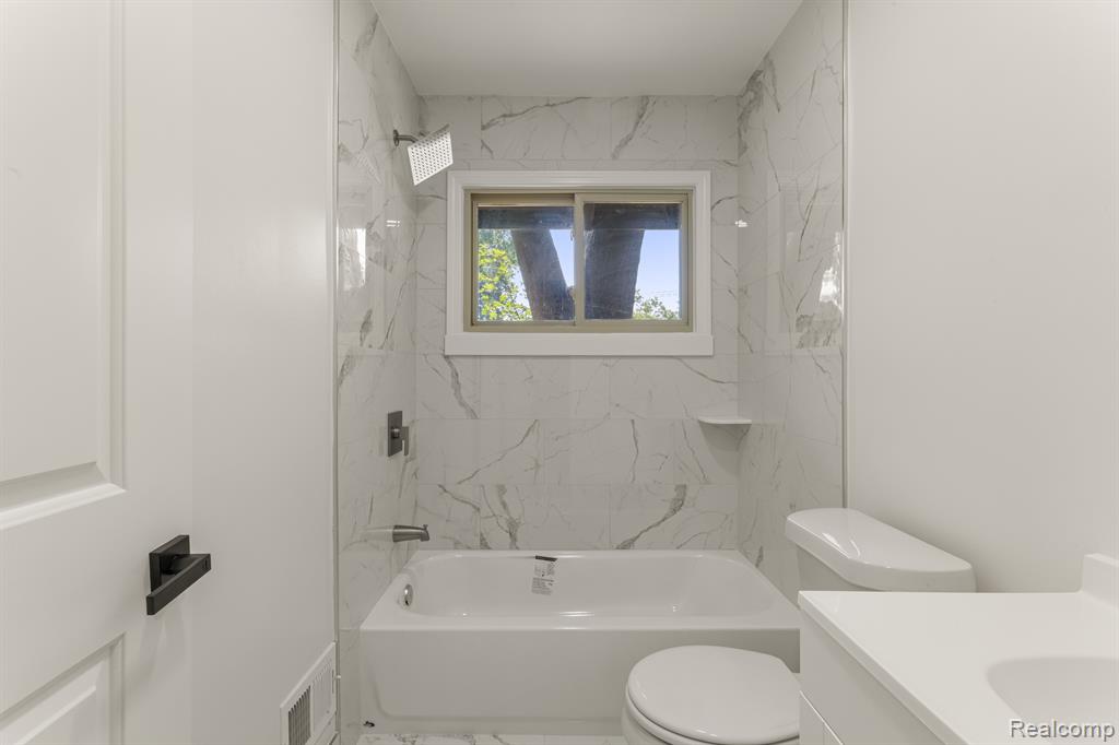 26178 Springfield Drive Farmington Hills, MI 48334 - Photo 19 of 29