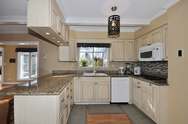 3 Applejack Road Rolling Meadows, IL 60008 - Photo 4 of 18