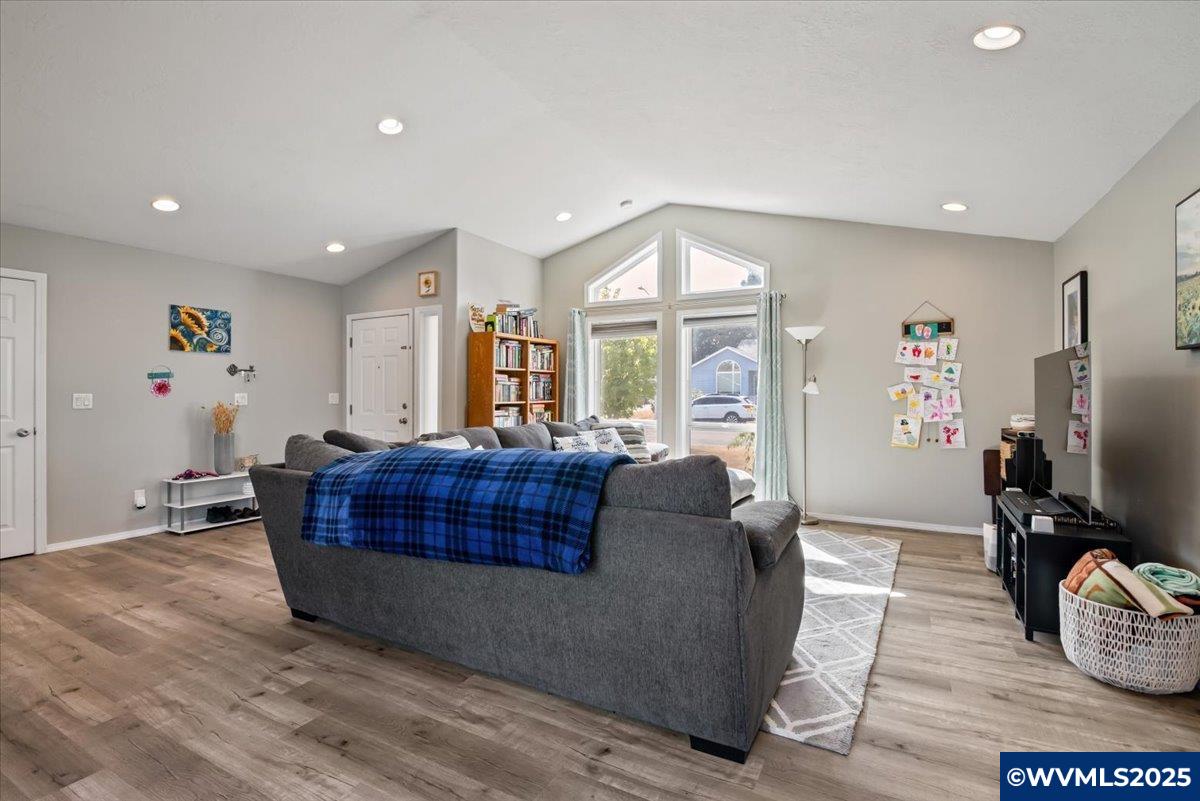 7422 Oneil Road Northeast Keizer, OR 97303 - Photo 7 of 32 Gallery Image 7