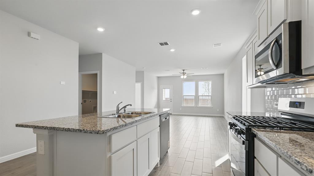 1202 Rockwater Drive Decatur, TX 76234 - Photo 3 of 40