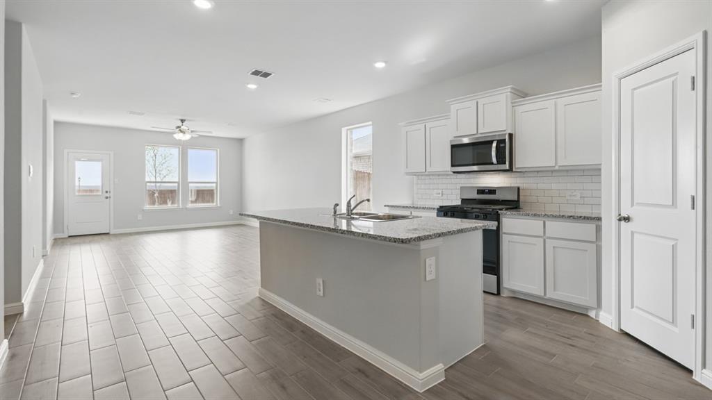 1202 Rockwater Drive Decatur, TX 76234 - Photo 5 of 40