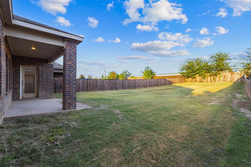 2900 Country Church Road McKinney, TX 75071 - Photo 31 of 40 a view of a backyard