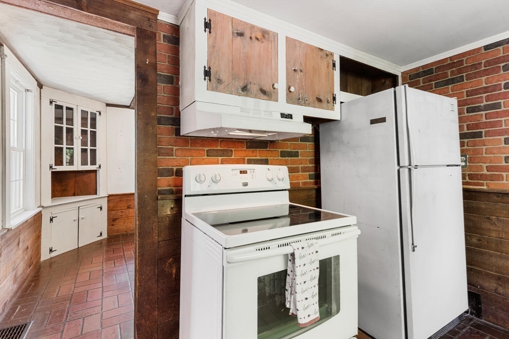 5 Coolidge Road Reading, MA 01867 - Photo 11 of 31