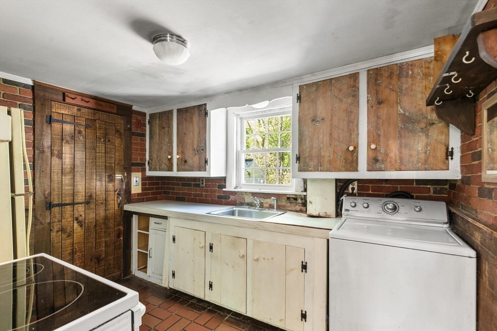 5 Coolidge Road Reading, MA 01867 - Photo 12 of 31