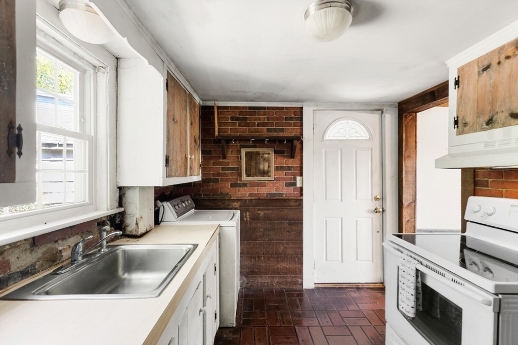 5 Coolidge Road Reading, MA 01867 - Photo 13 of 31