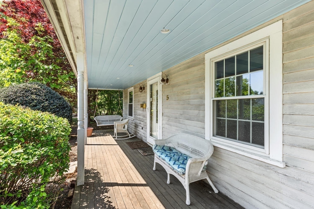 5 Coolidge Road Reading, MA 01867 - Photo 3 of 31