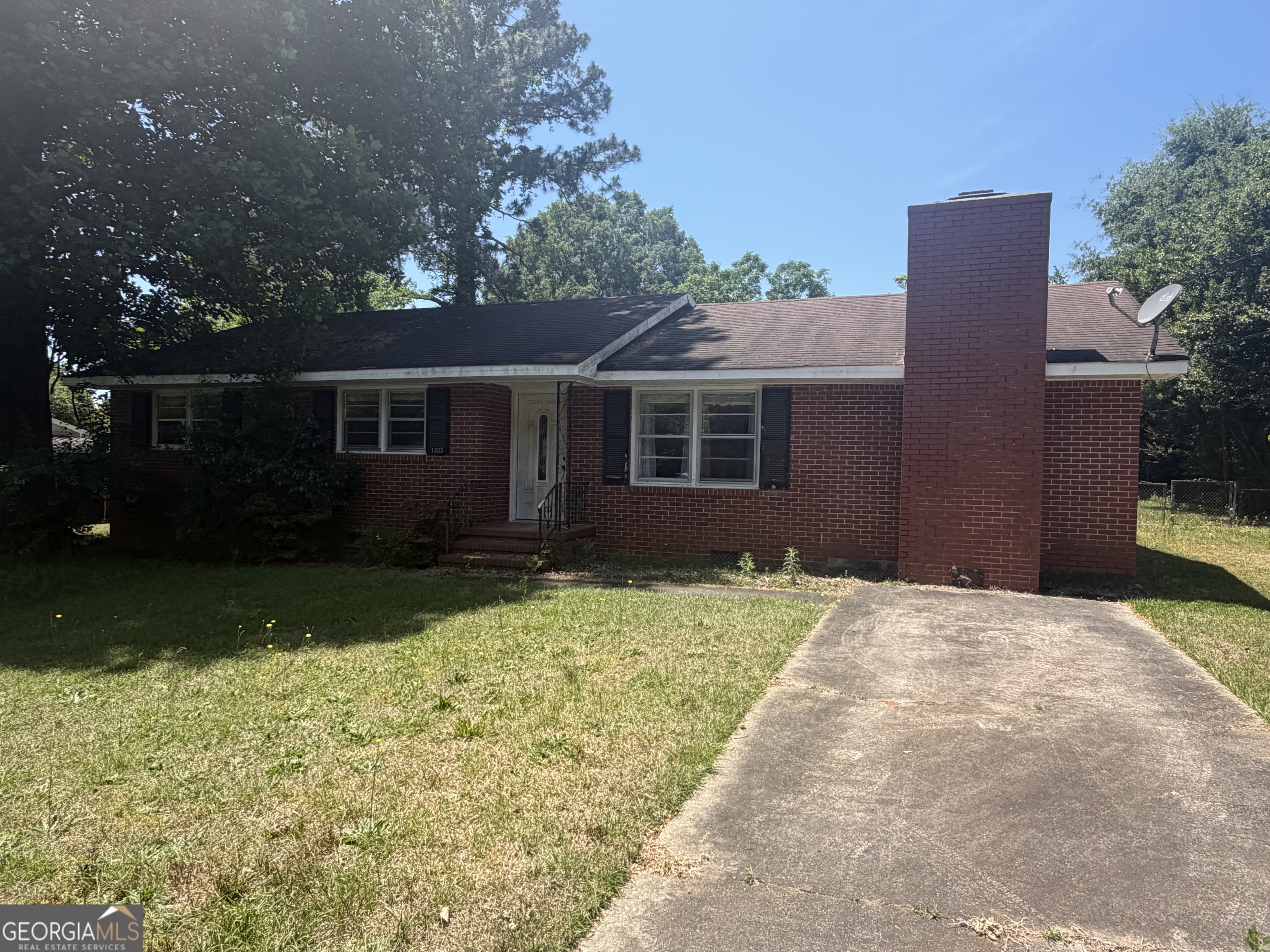 1005 North 1st Street Fort Valley, GA 31030 - Photo 1 of 28 a backyard of a house with lots of green space