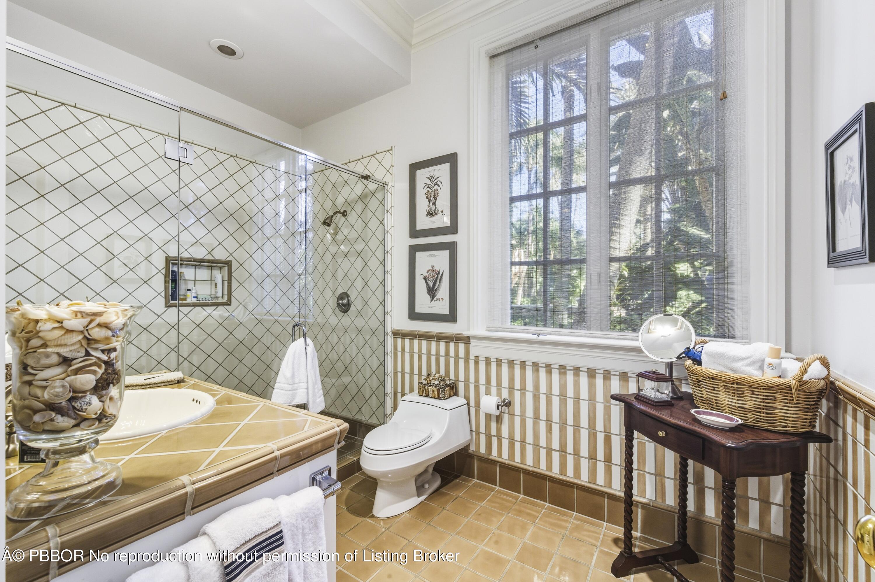 127 Ocean View Road Palm Beach, FL 33480 - Photo 32 of 96 Guest Bed 2 bath