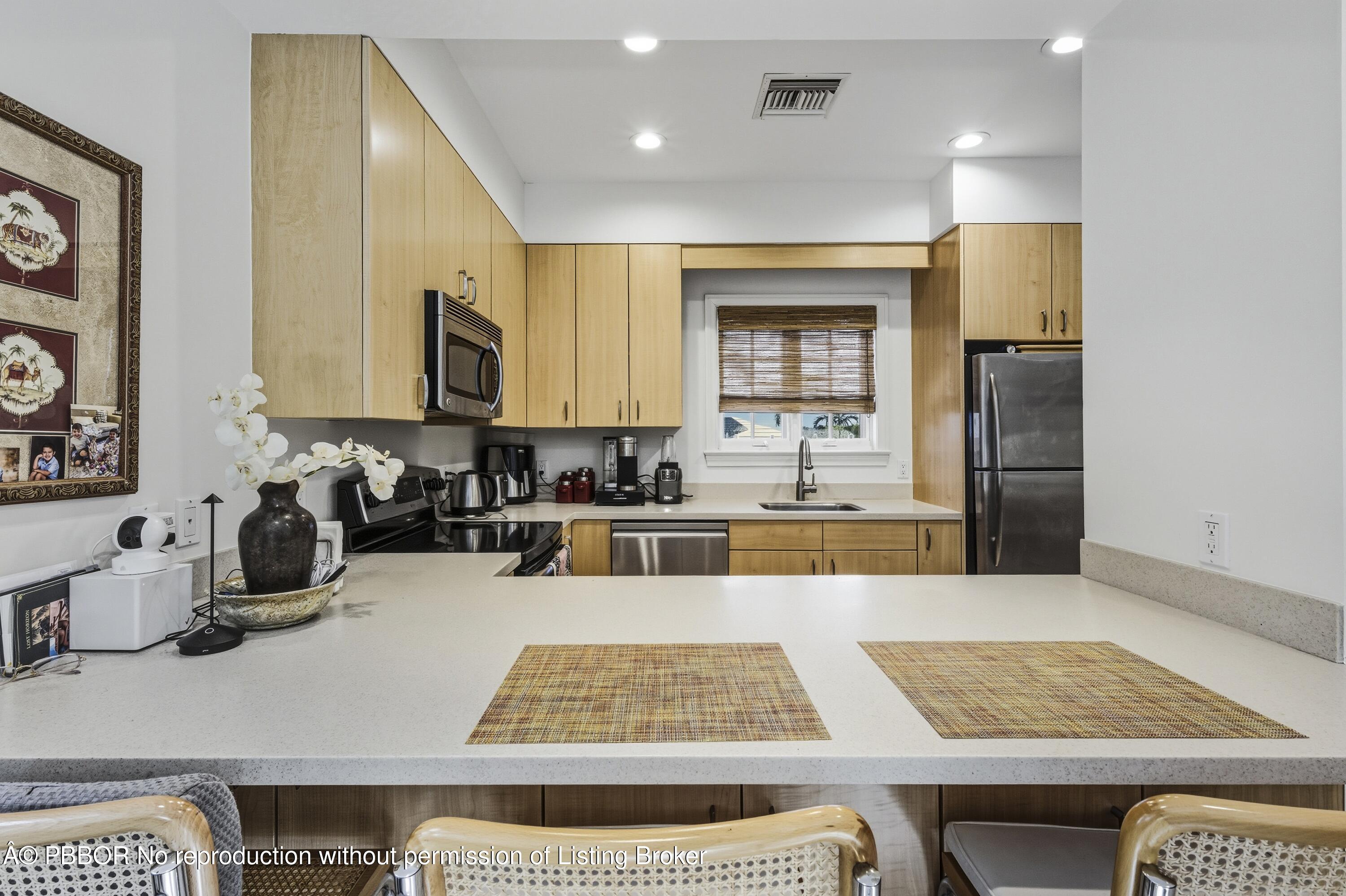 127 Ocean View Road Palm Beach, FL 33480 - Photo 65 of 96 Guest apt. kitchen