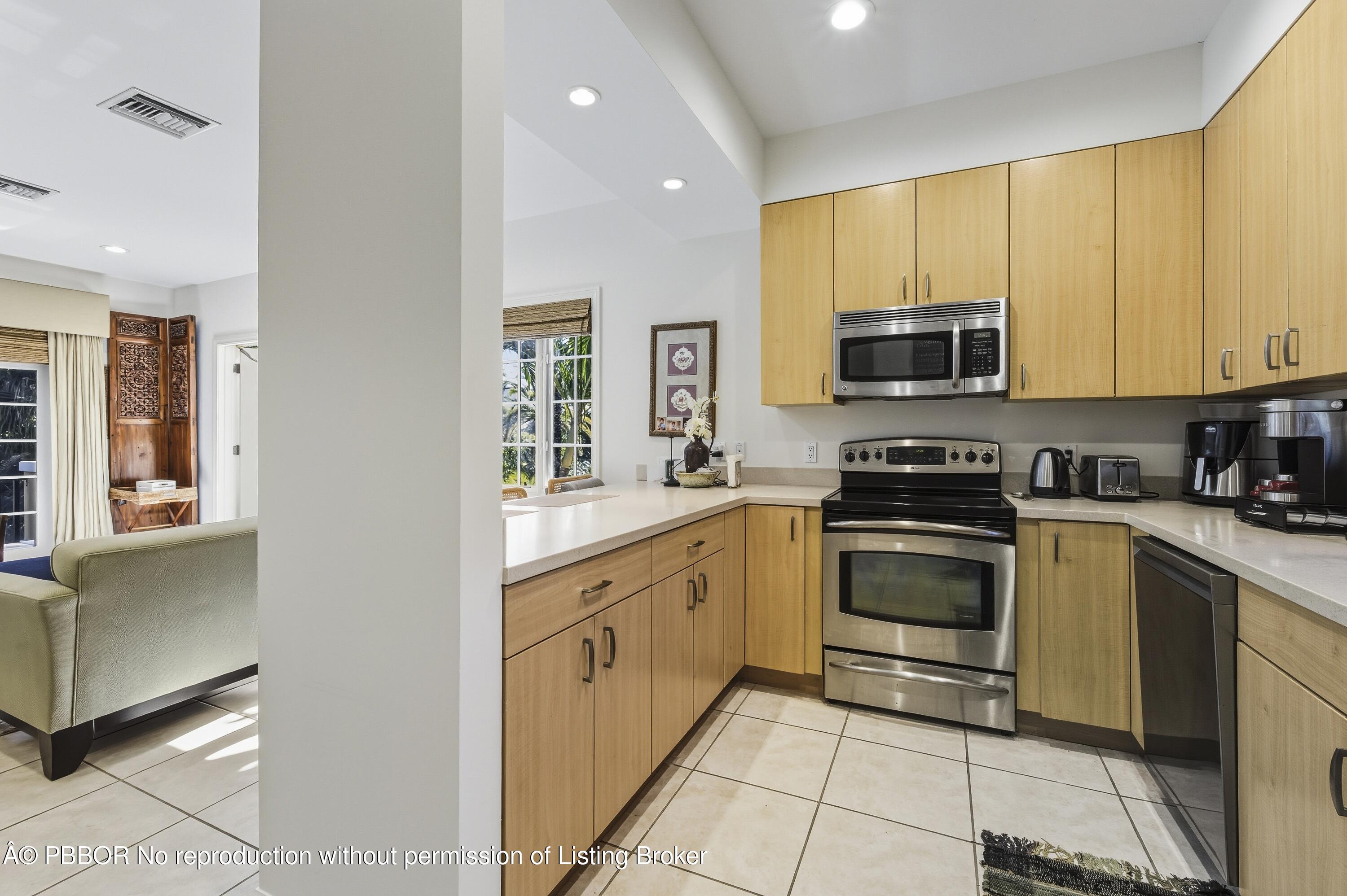 127 Ocean View Road Palm Beach, FL 33480 - Photo 66 of 96 Guest apt. kitchen