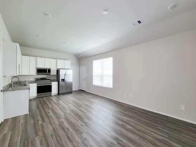 $1,325 | 11720 White Cedar Street, Willis, TX 77318