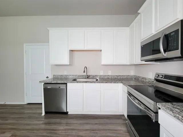 $1,325 | 11720 White Cedar Street, Willis, TX 77318