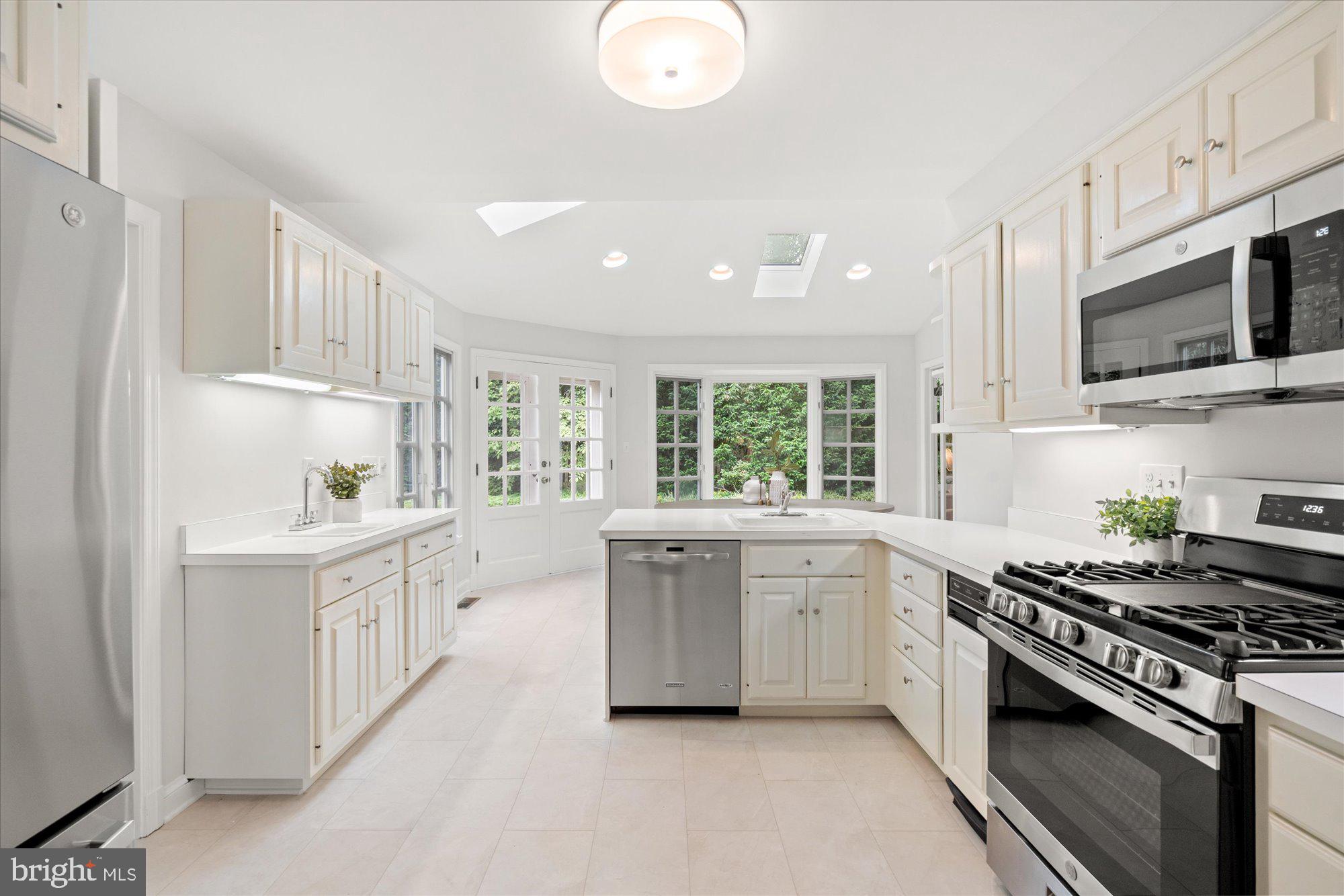 5016 Scarsdale Road Bethesda, MD 20816 - Photo 4 of 37 Stainless appliances and recessed lighting