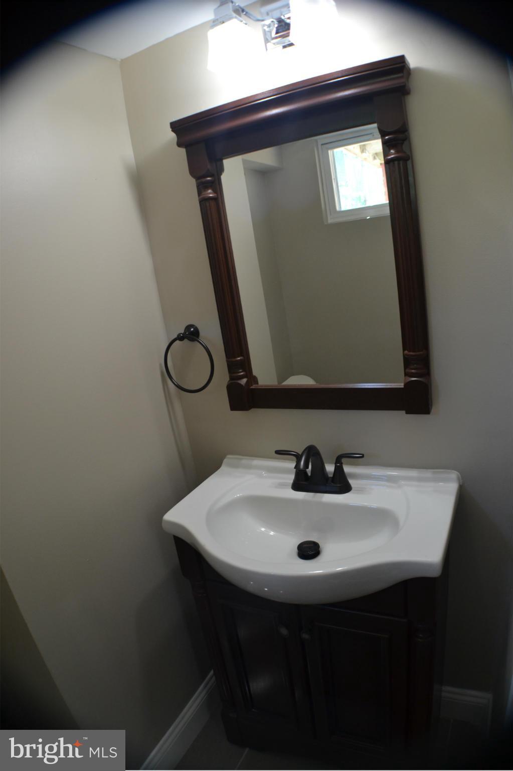 5408 Leith Road Baltimore, MD 21239 - Photo 12 of 19 Bath