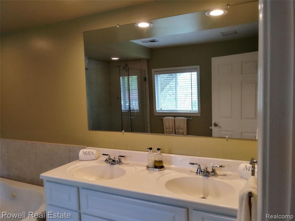 3054 Hessel Avenue Rochester, MI 48307 - Photo 21 of 32