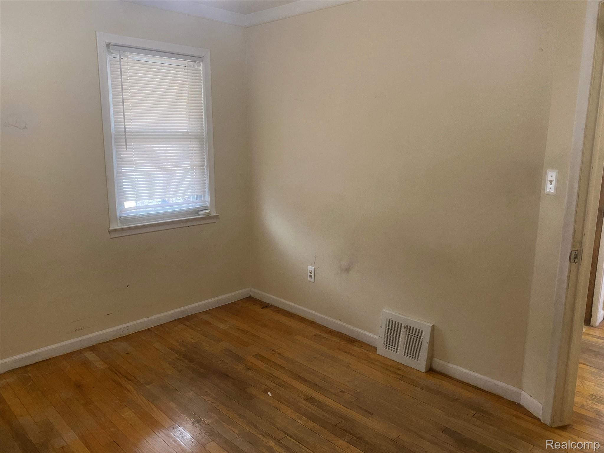 180 West Rutgers Avenue Pontiac, MI 48340 - Photo 16 of 33 Unfurnished room with wood-type flooring and baseboards