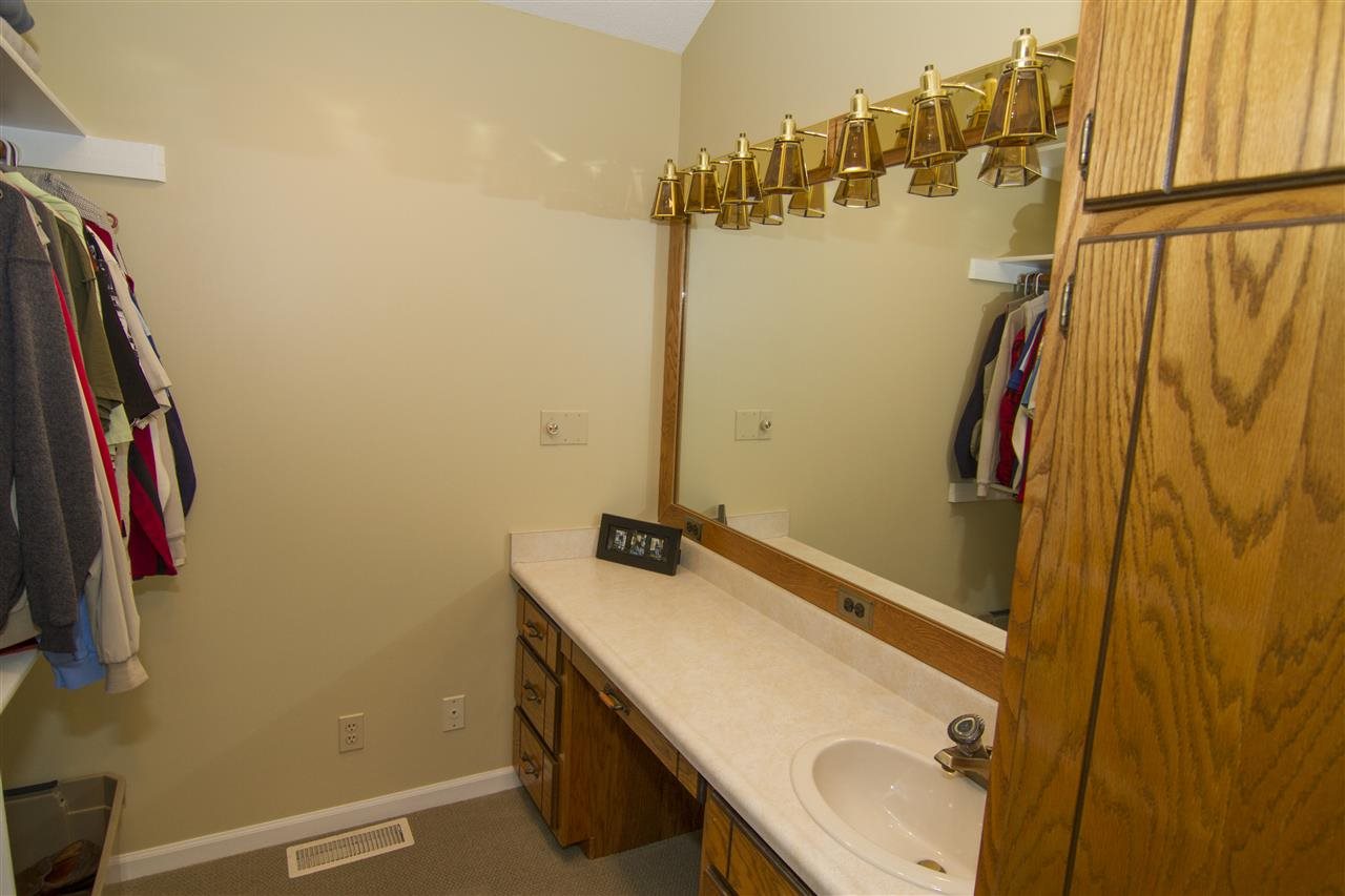 11753 North Ogden Point Road Syracuse, IN 46567 - Photo 17 of 30 Gallery Image 17