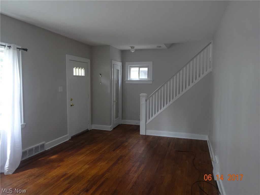 3431 Hartwood Road Cleveland Heights, OH 44112 - Photo 5 of 19
