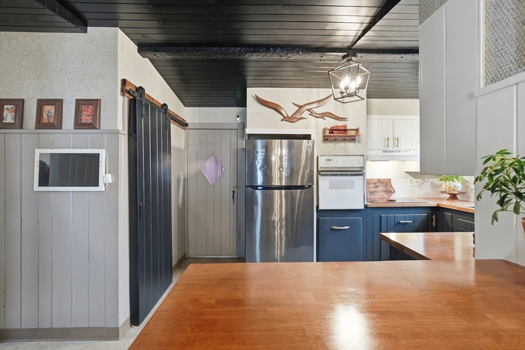 26 Fales Street Worcester, MA 01606 - Photo 13 of 42