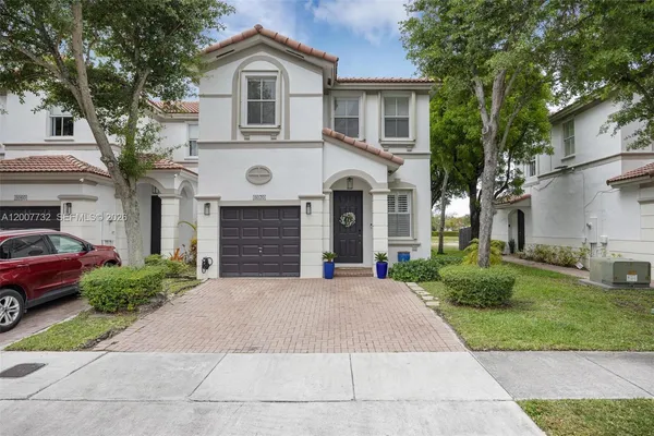 $649,900 | 8070 Northwest 108th Place, Doral, FL 33178
