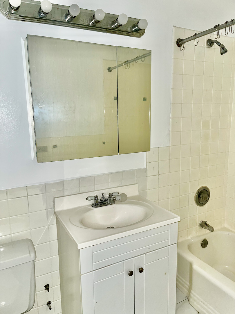 6301 North Sheridan Road, Unit 11N Chicago, IL 60660 - Photo 13 of 14