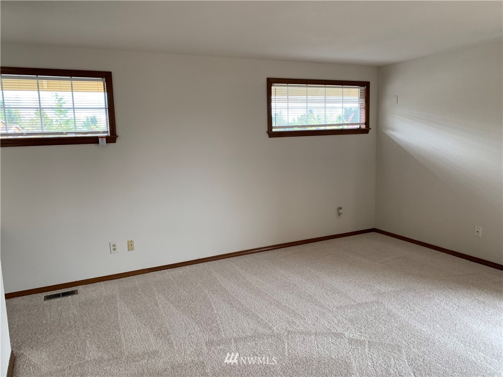 19017 104th Place Southeast Renton, WA 98055 - Photo 11 of 23