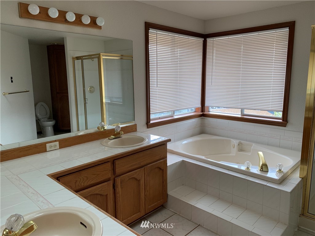 19017 104th Place Southeast Renton, WA 98055 - Photo 14 of 23
