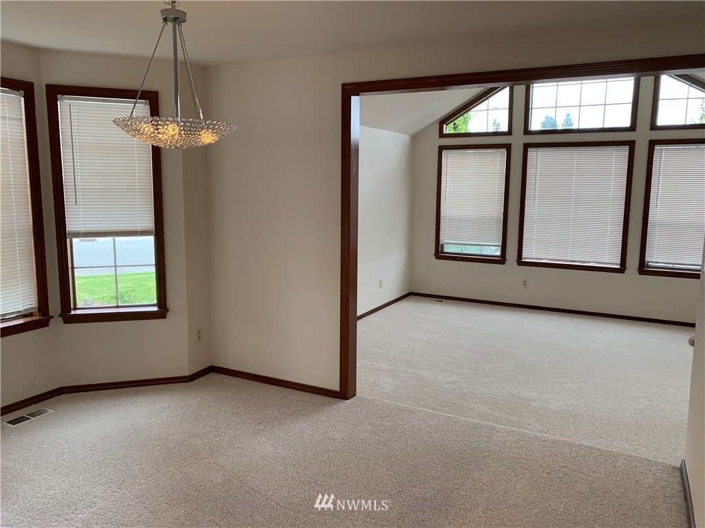 19017 104th Place Southeast Renton, WA 98055 - Photo 5 of 23