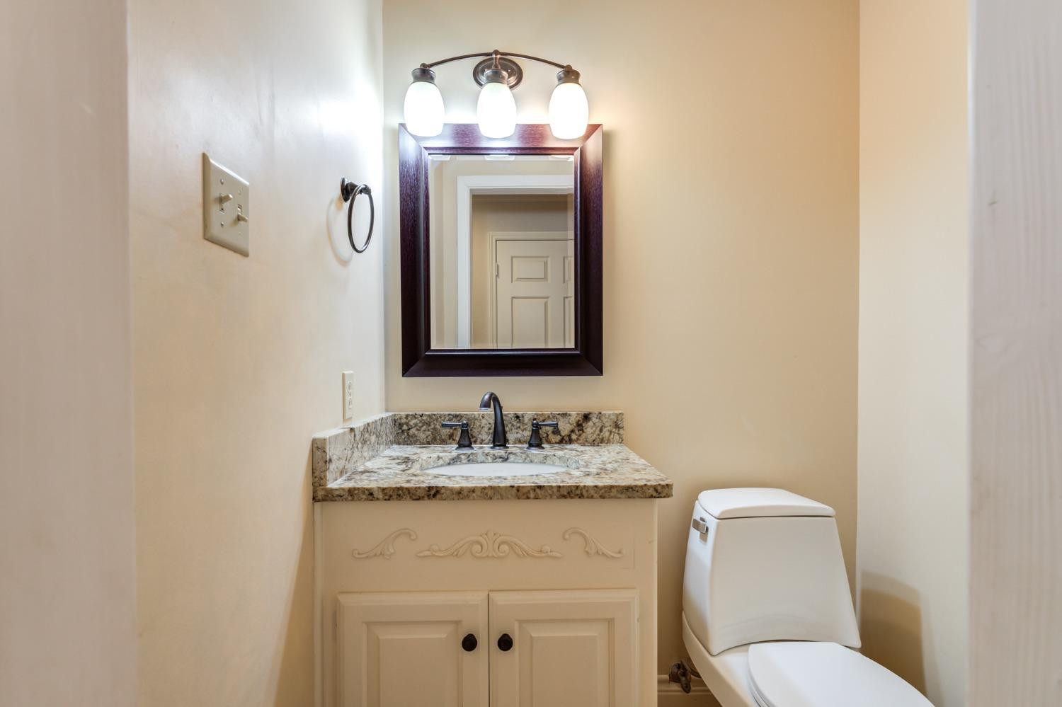 4002 88th Place Lubbock, TX 79423 - Photo 41 of 50 Powder Room