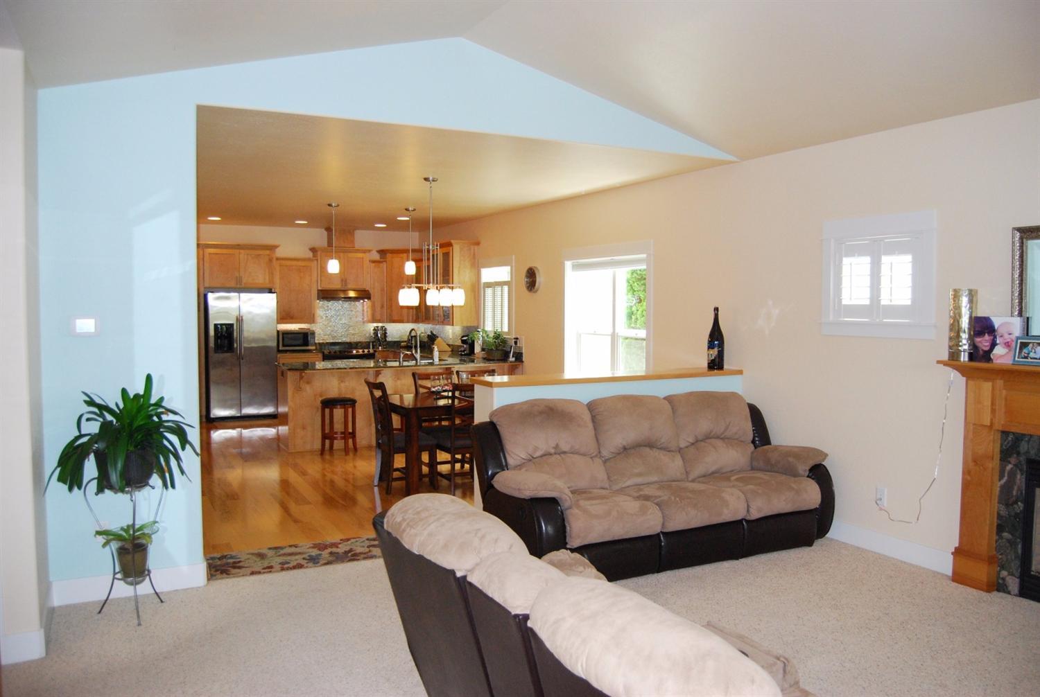 695 Grouse Ridge Drive Central Point, OR 97502 - Photo 5 of 28 Additional Photo